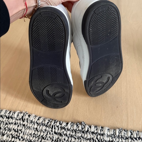 Chanel calfskin sneakers - Picture 7 of 11